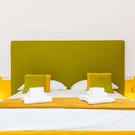 Sunny Flat דירה *