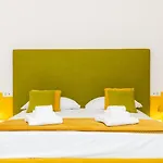 Sunny Flat شقة *